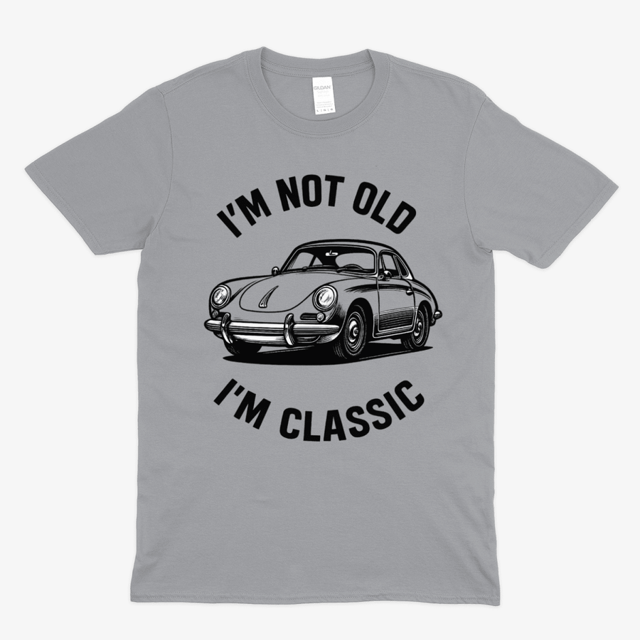 Graues T-Shirt mit Vintage-Porsche und schwarzem Text I'm not old I'm classic, Retro-Design von True Insights.
