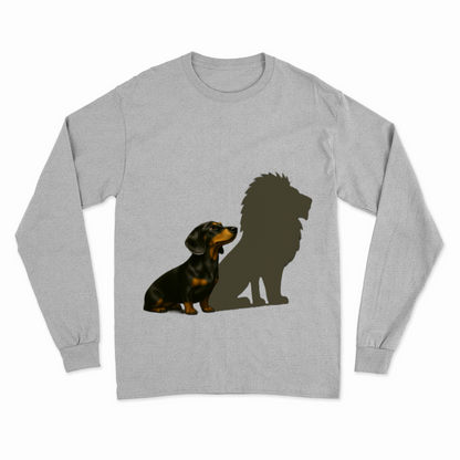 Dackel mit Löwenschatten – Sweatshirt & Hoodie | Kleine Statur. Große Wirkung.-Sweatshirt-True Insights