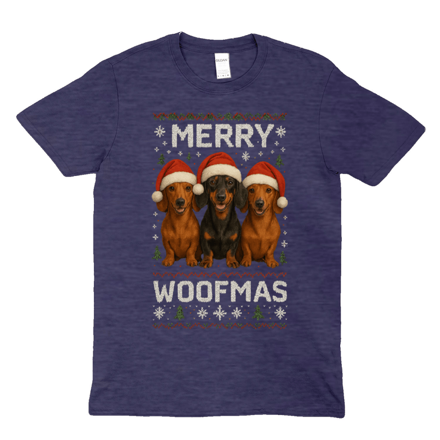 Dunkelblau meliertes T-Shirt mit Schriftzug Merry-Woofmas und drei Dachshunden in Weihnachtsmaetzen im Ugly-Sweater-Stil fuer Hundeliebhaber.