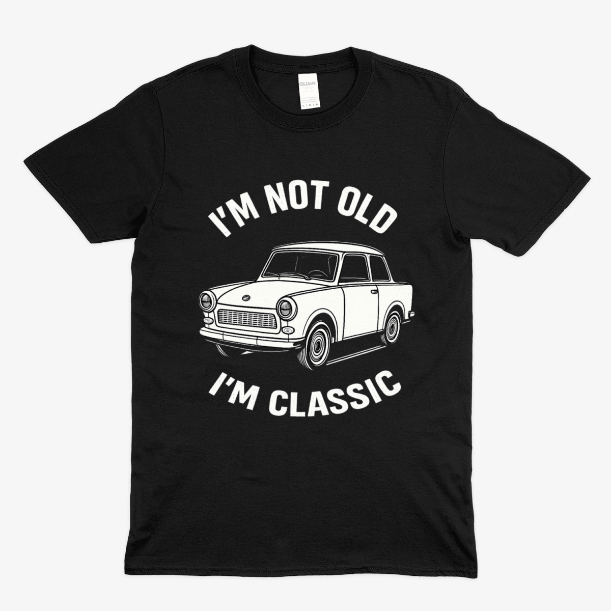 Schwarzes T-Shirt mit Vintage-Illustration eines Trabant 601 und dem Text I'm Not Old I'm Classic von True Insights.