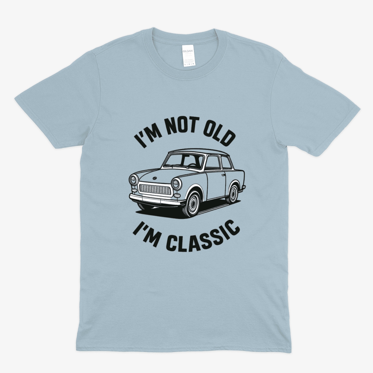 Hellblaues T-Shirt mit Vintage-Design eines Trabant 601 und Schriftzug I'm Not Old I'm Classic von True Insights.