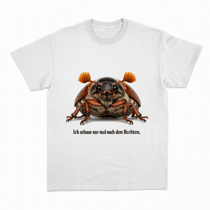 Weißes T-Shirt mit Maikäfer-Illustration und Schriftzug Ich-schaue-nur-mal-nach-dem-Rechten im naturalistischen Bleistift-Stil für Gartenfreunde.