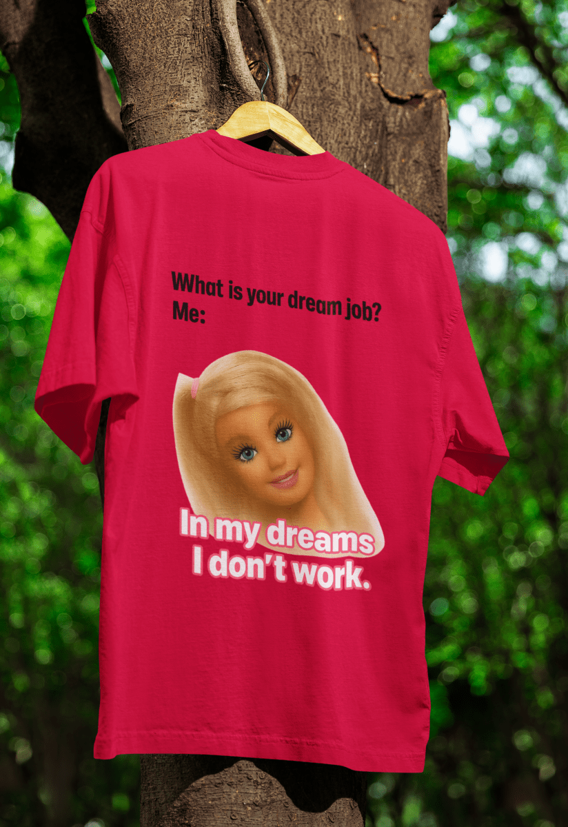 Traumjob T-Shirt – Satire Shirt mit Barbie-Illustration und Anti-Work Humor