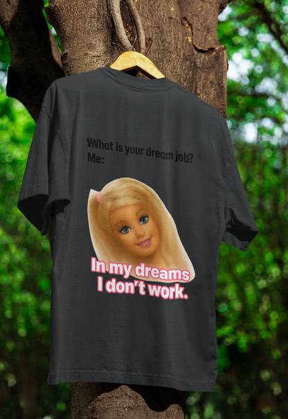 Traumjob T-Shirt – Satire Shirt mit Barbie-Illustration und Anti-Work Humor