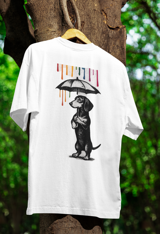 Dackel „Color Rain“ T-Shirt | Urban Street-Art Hund mit Regenschirm | Buntes Kunst-Statement für Mode & Humor