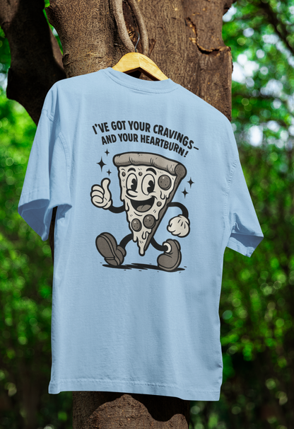 „Pizza Satire T-Shirt – Lustiges Retro Cartoon Shirt mit Spruch ‚Cravings & Heartburn‘-T-Shirt-True Insights