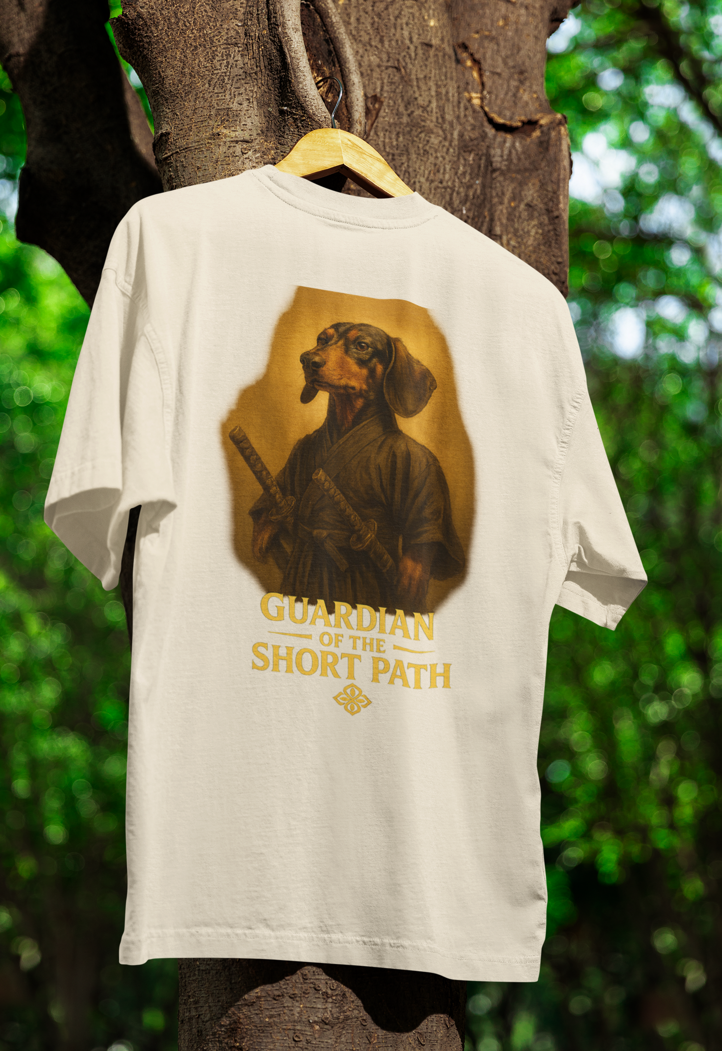 Dackel „Guardian of the Short Path“ – Street-Art Fantasy T-Shirt