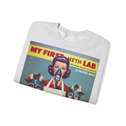 Sweatshirt – My First Meth Lab Sweatshirt | Lustiger Retro Pullover mit Satire-Print | Geschenk für Breaking Bad Fans & Dark Humor Lover | True Insights Design mit Humor