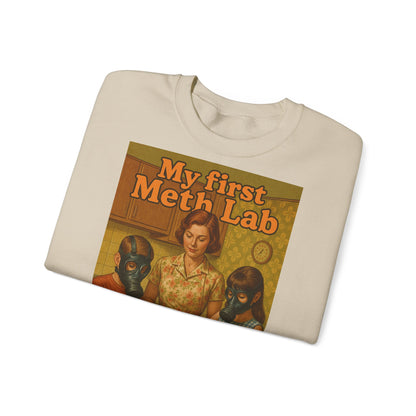 Sweatshirt – „My First Meth Lab“ Sweatshirt – Schwarzer Humor im Retro-Stil | True Insights Design mit Humor