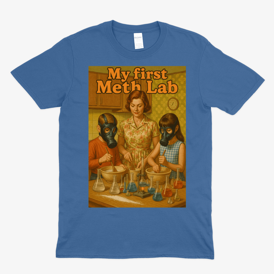 Blaues T-Shirt mit Schriftzug My-First-Meth-Lab im Retro-Poster-Stil der 1950er Jahre, Vintage-Satire für Erwachsene.