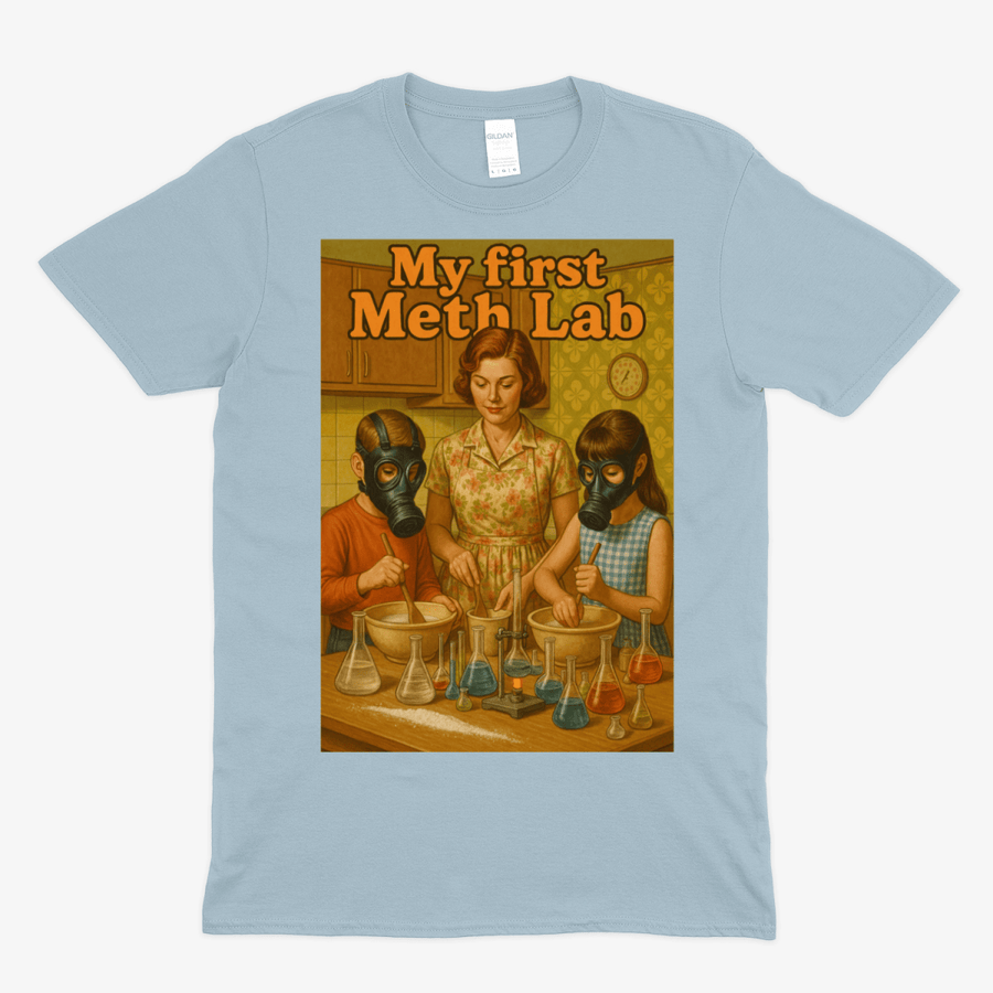 Hellblaues T-Shirt mit Schriftzug My-First-Meth-Lab im Retro-Poster-Stil der 1950er Jahre, Vintage-Satire fuer Erwachsene.