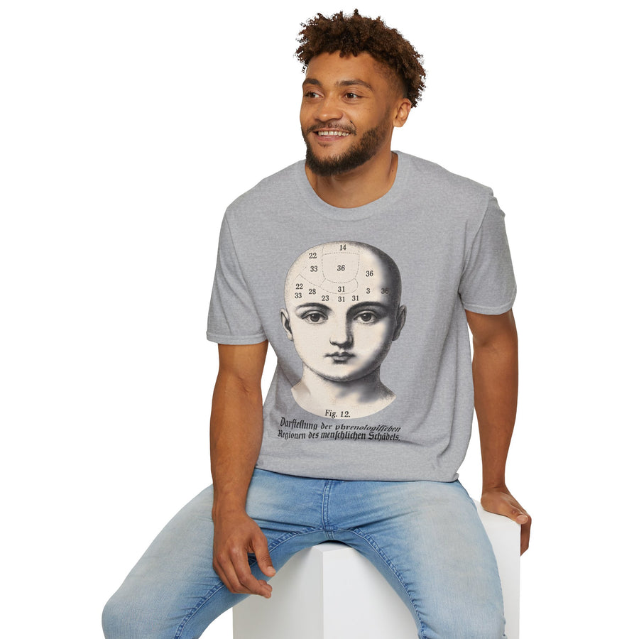 True Insights T-Shirt Vintage Schädelillustration Dark Academia getragen präsentiert