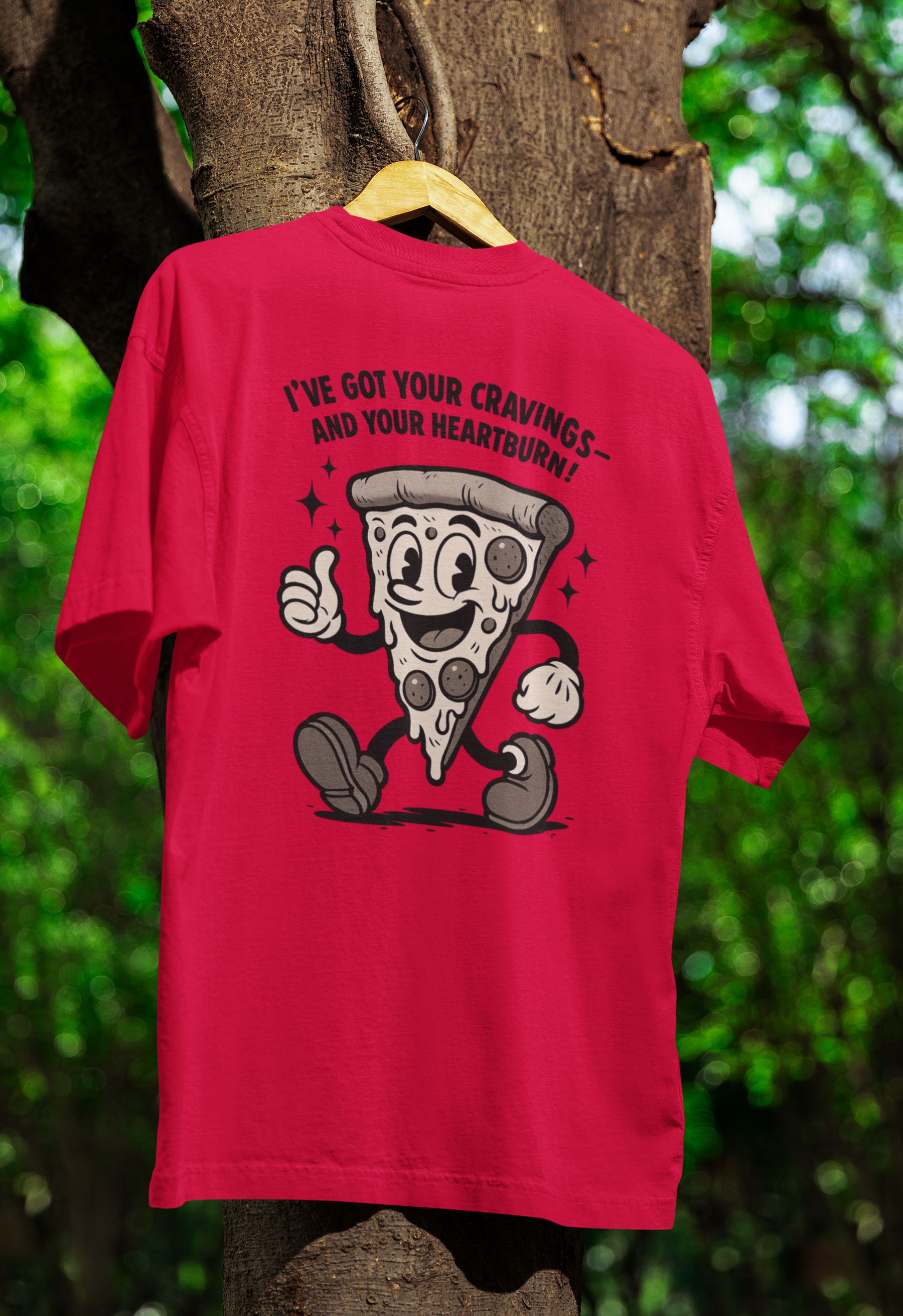 „Pizza Satire T-Shirt – Lustiges Retro Cartoon Shirt mit Spruch ‚Cravings & Heartburn‘-T-Shirt-True Insights