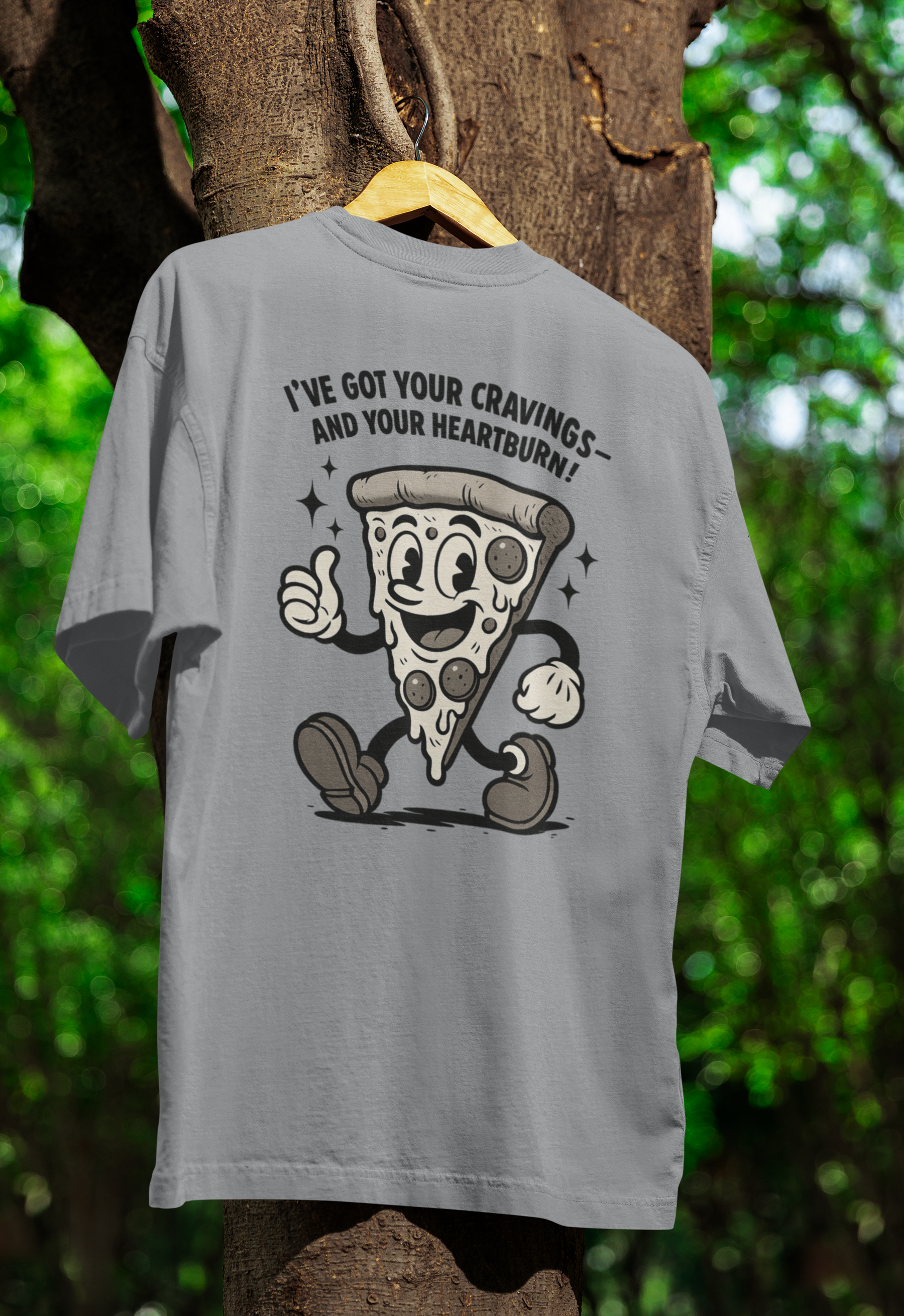 „Pizza Satire T-Shirt – Lustiges Retro Cartoon Shirt mit Spruch ‚Cravings & Heartburn‘-T-Shirt-True Insights