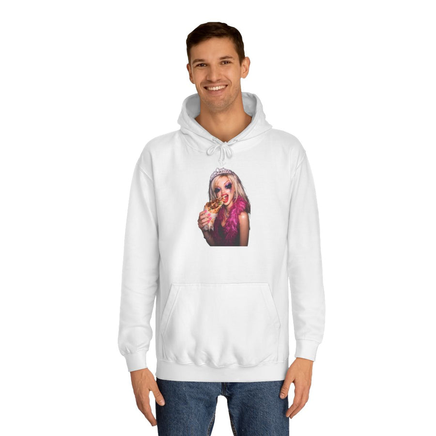 Statement Hoodie „Princess Punk“ – Glam, Krone und Döner – Arctic White – von Mann getragen