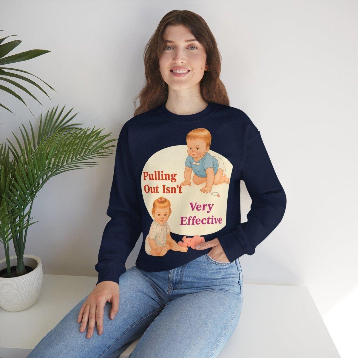 Sweatshirt – Pulling Out Isn’t Very Effective – Satirisches Statement-Sweatshirt | True Insights Design mit Humor
