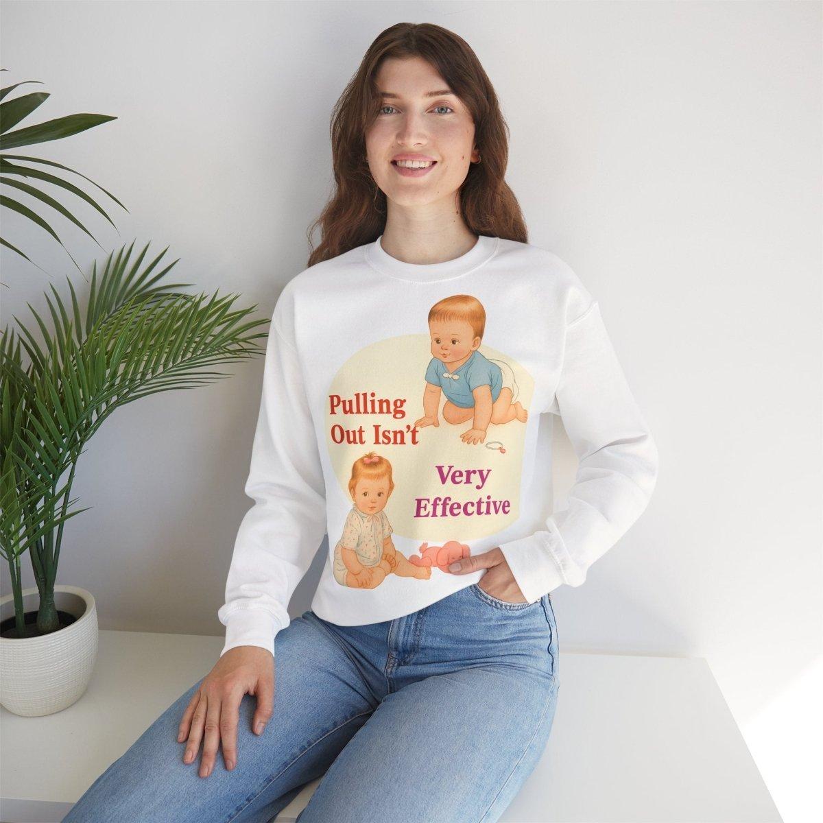 Sweatshirt – Pulling Out Isn’t Very Effective – Satirisches Statement-Sweatshirt | True Insights Design mit Humor