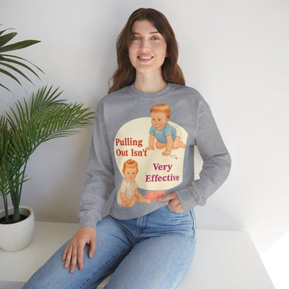 Sweatshirt – Pulling Out Isn’t Very Effective – Satirisches Statement-Sweatshirt | True Insights Design mit Humor