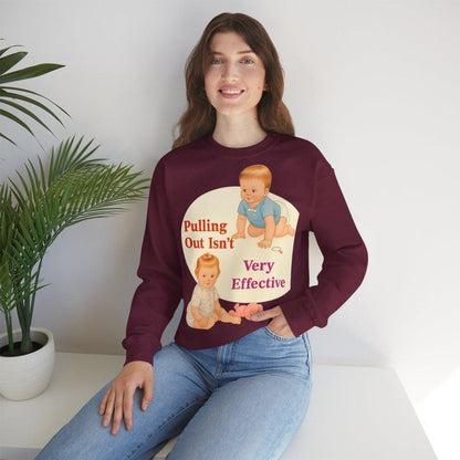 Sweatshirt – Pulling Out Isn’t Very Effective – Satirisches Statement-Sweatshirt | True Insights Design mit Humor