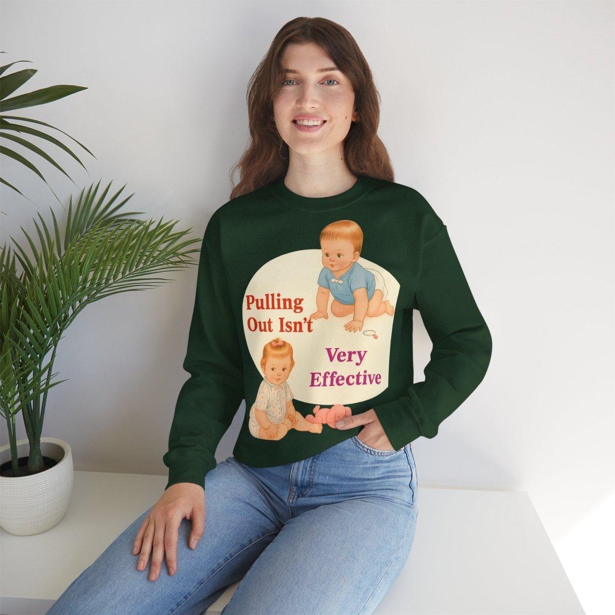 Sweatshirt – Pulling Out Isn’t Very Effective – Satirisches Statement-Sweatshirt | True Insights Design mit Humor