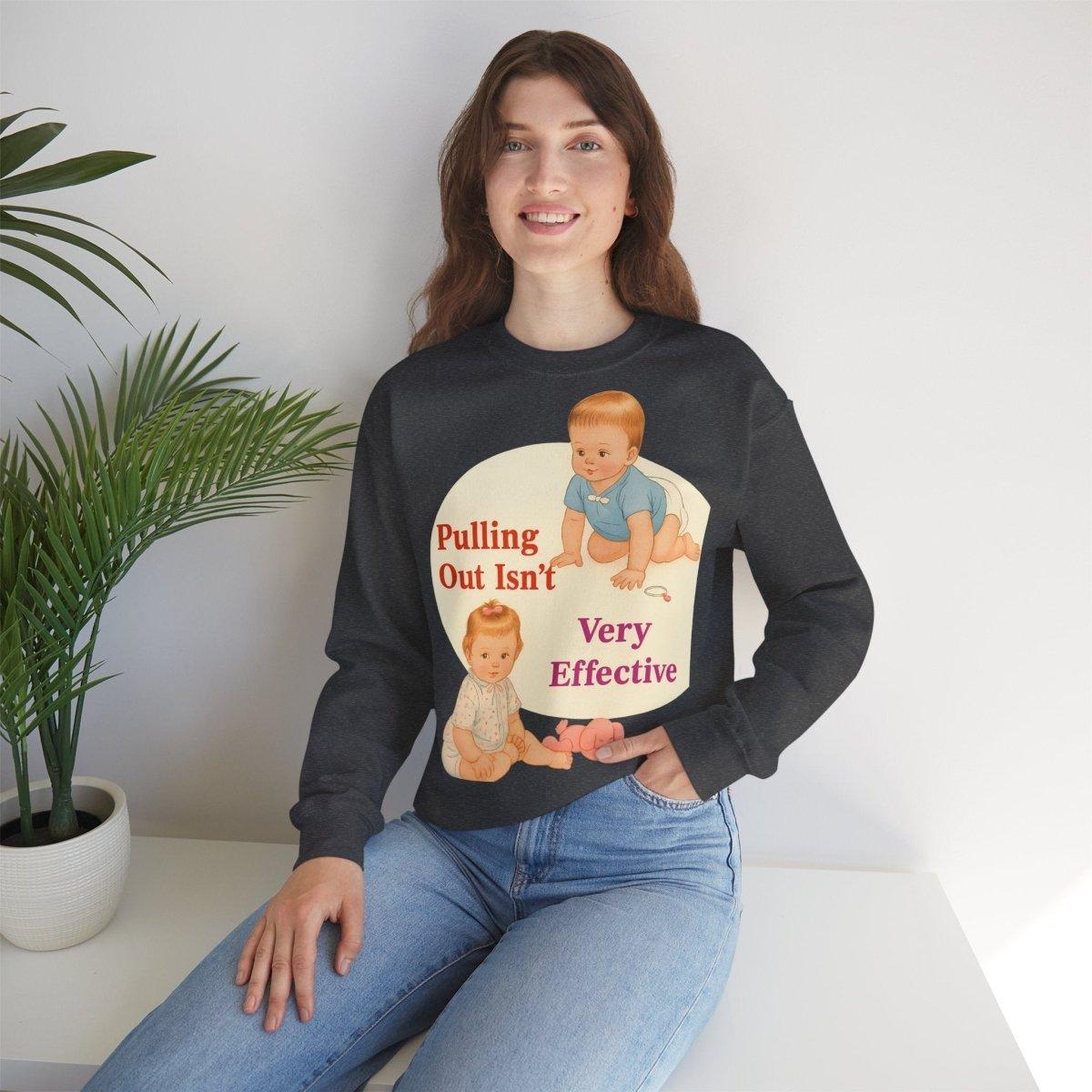 Sweatshirt – Pulling Out Isn’t Very Effective – Satirisches Statement-Sweatshirt | True Insights Design mit Humor