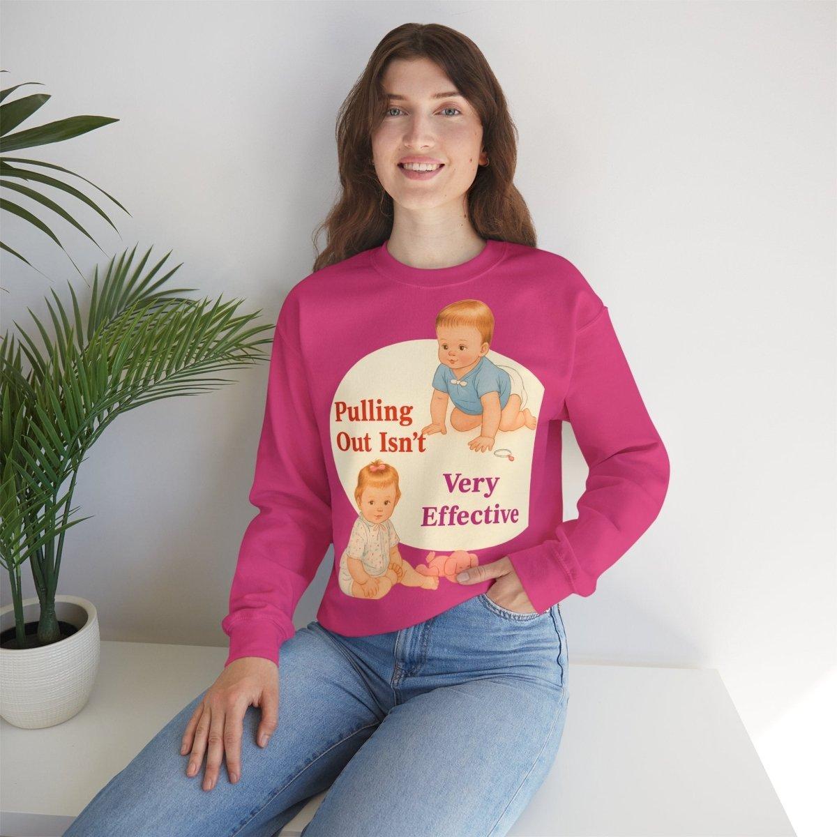Sweatshirt – Pulling Out Isn’t Very Effective – Satirisches Statement-Sweatshirt | True Insights Design mit Humor
