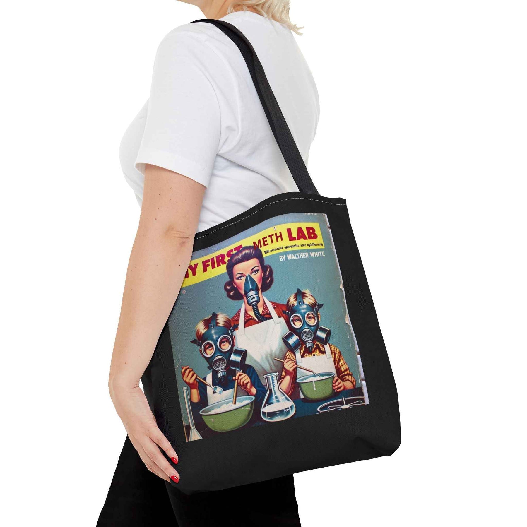 Schwarze Tote Bag mit Retro-Print „My First Meth Lab“ aus Frontalperspektive, Designdetails sichtbar, von True Insights