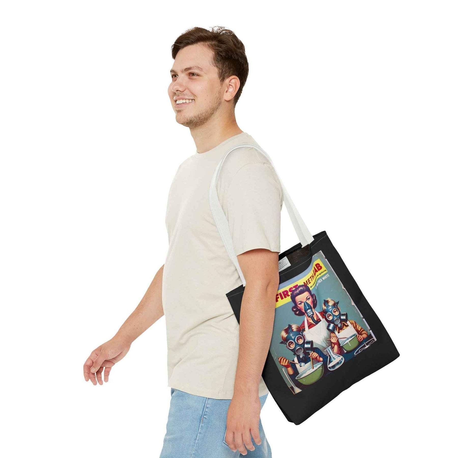 Schwarze Tote Bag mit Aufdruck My First Meth Lab im Retro-Stil, Nahaufnahme des Motivs, von True Insights