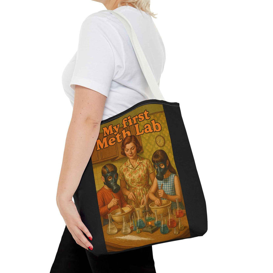 Schwarze Tote Bag mit retrofarbenem Aufdruck ‚My First Meth Lab‘, Detailansicht, von True Insights