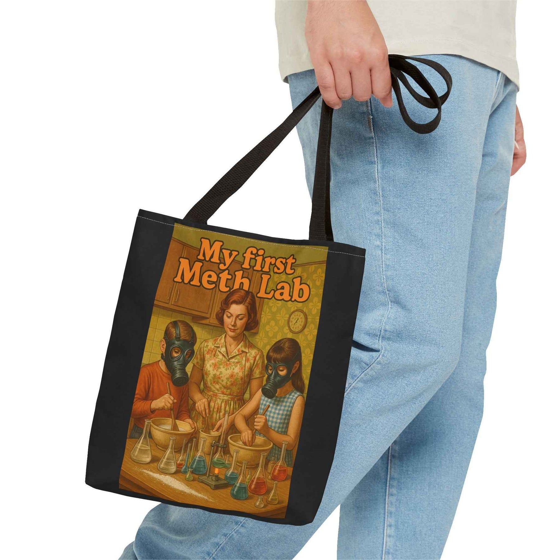 Detailansicht der schwarzen Tote Bag mit Retro-Aufdruck 'My First Meth Lab' und weißen Henkeln von True Insights