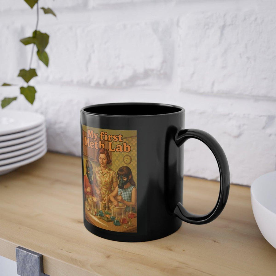 Tasse – „My First Meth Lab“ (Satirische Retro-Edition) schwarz-Mug-True Insights
