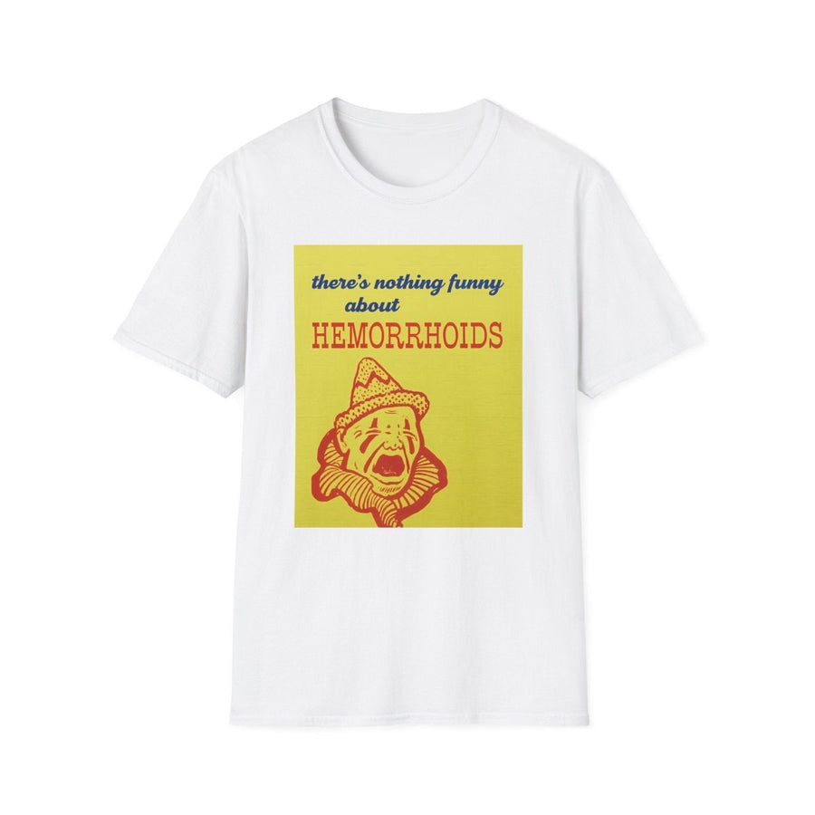 Weißes T-Shirt mit gelbem Quadrat und rotem Clown-Motiv, Protestkunst zum Thema Hämorrhoiden, Marke True Insights.
