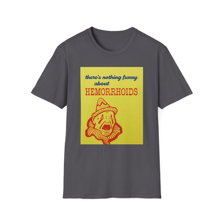 Anthrazites T-Shirt mit gelbem Quadrat und rot-gelbem Clown-Motiv im Retro Kinderbuch-Satire-Stil von True Insights.