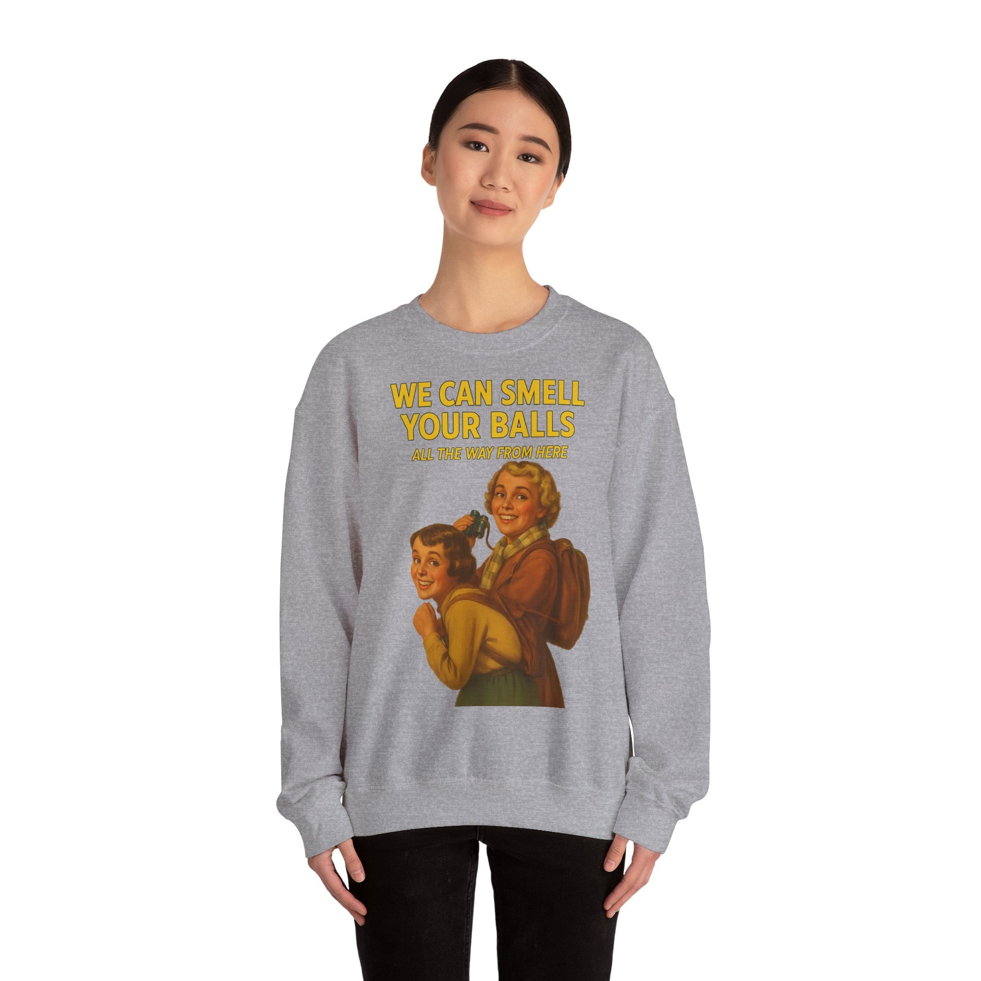 Sweatshirt – Vintage Sweatshirt – „We Can Smell Your Balls“ im Spioninnen-Stil | True Insights Design mit Humor