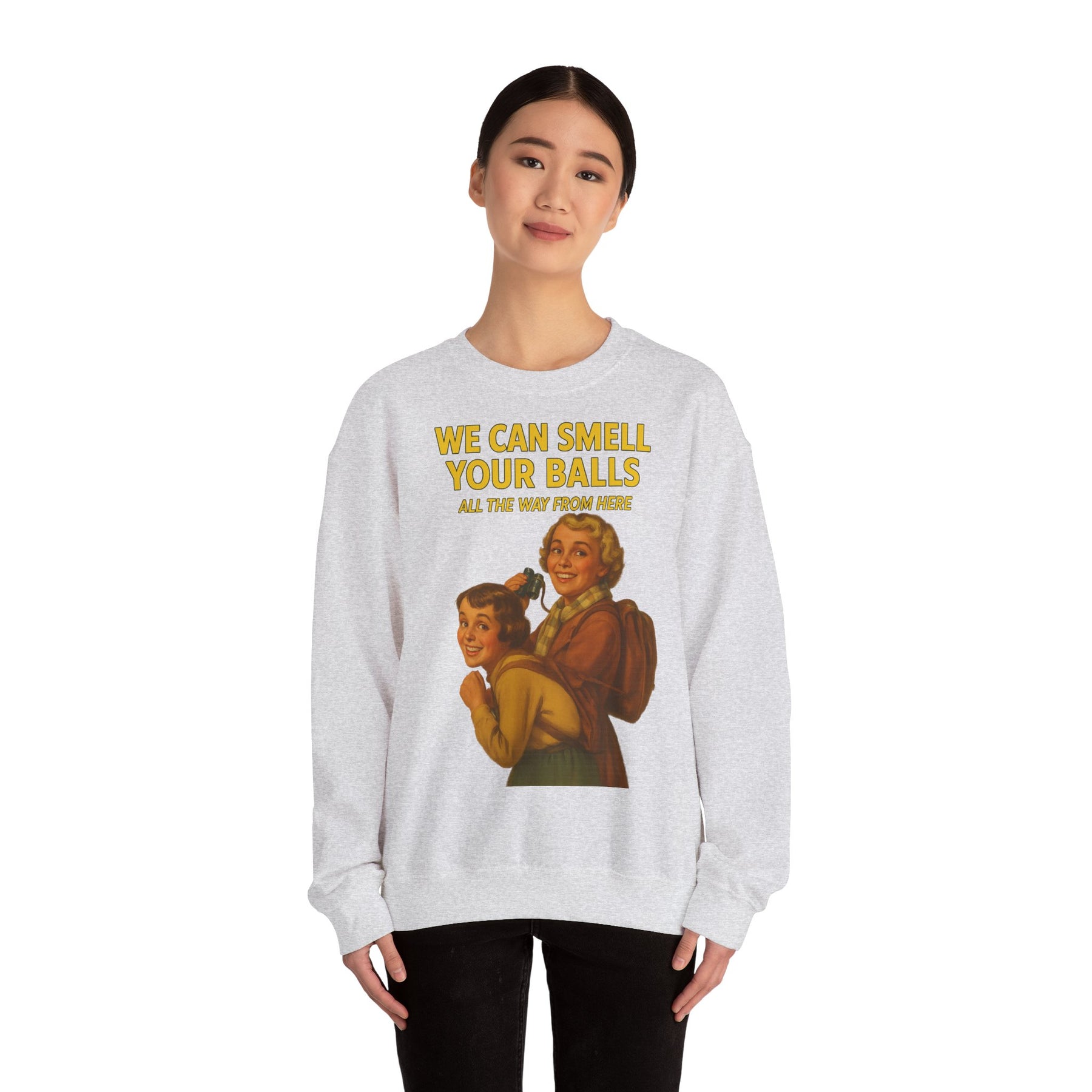 Sweatshirt – Vintage Sweatshirt – „We Can Smell Your Balls“ im Spioninnen-Stil | True Insights Design mit Humor