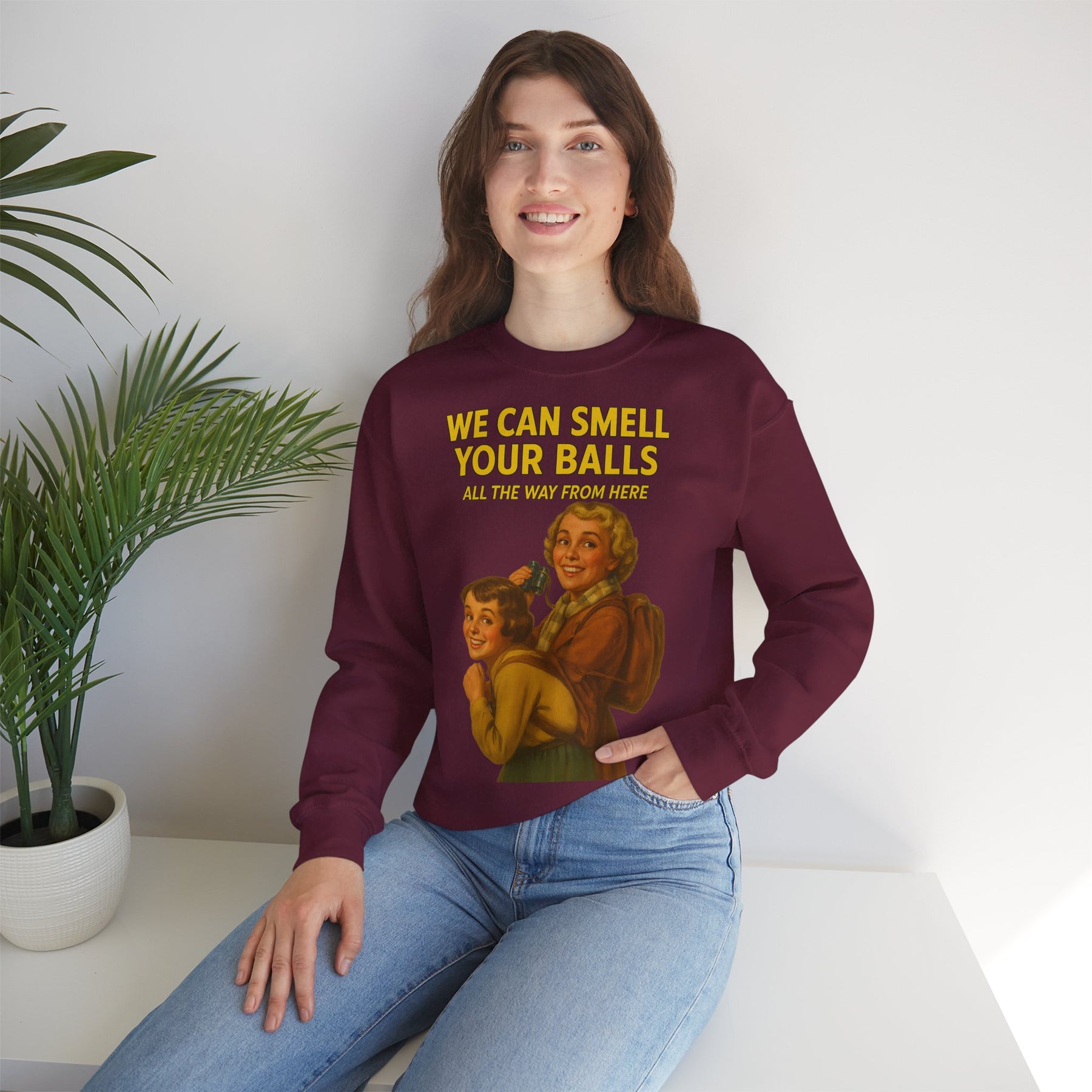 Sweatshirt – Vintage Sweatshirt – „We Can Smell Your Balls“ im Spioninnen-Stil | True Insights Design mit Humor