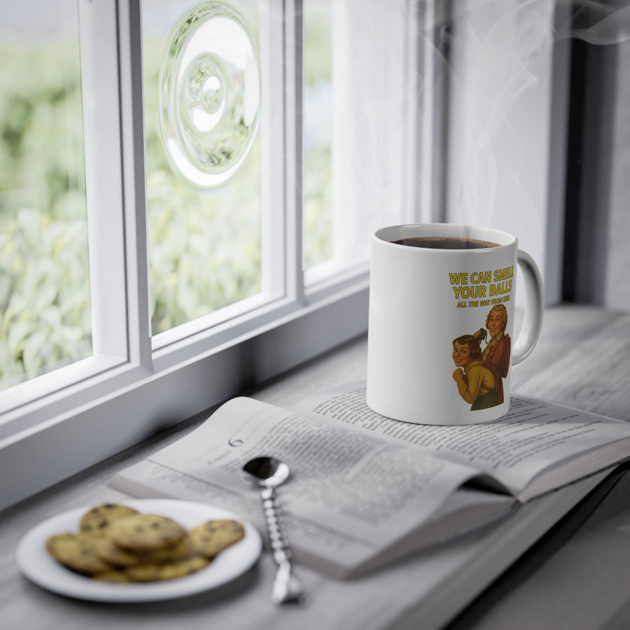 True Insights Tasse mit frechem Spruch We Can Smell Your Balls für Kaffee und Tee