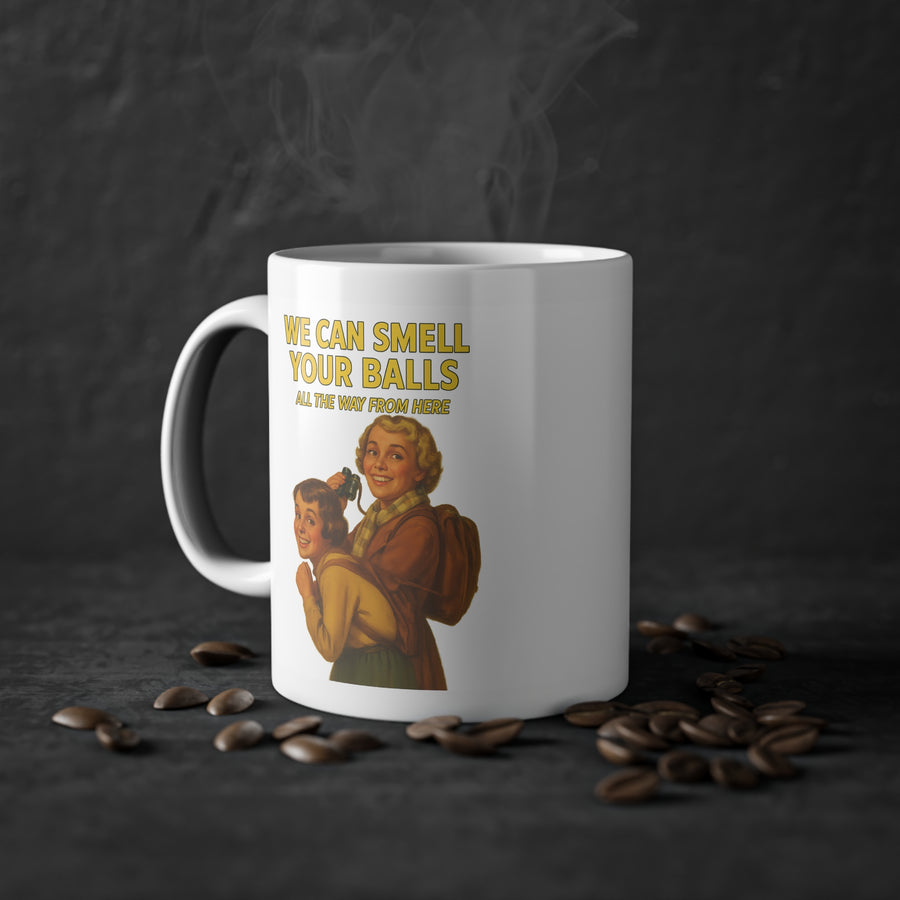 True Insights Tasse We Can Smell Your Balls satirisches Design in Nahaufnahme