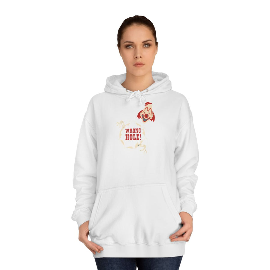 Hoodie „Wrong Hole!“ – Provokantes Clown-Motiv – Arctic White – von Frau getragen