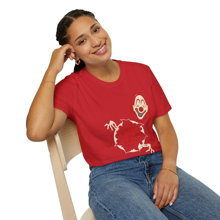 Wrong Hole! – Provokantes T-Shirt mit Clown und schwarzem Humor – Freches Satire-Design für mutige Statements | True Insights