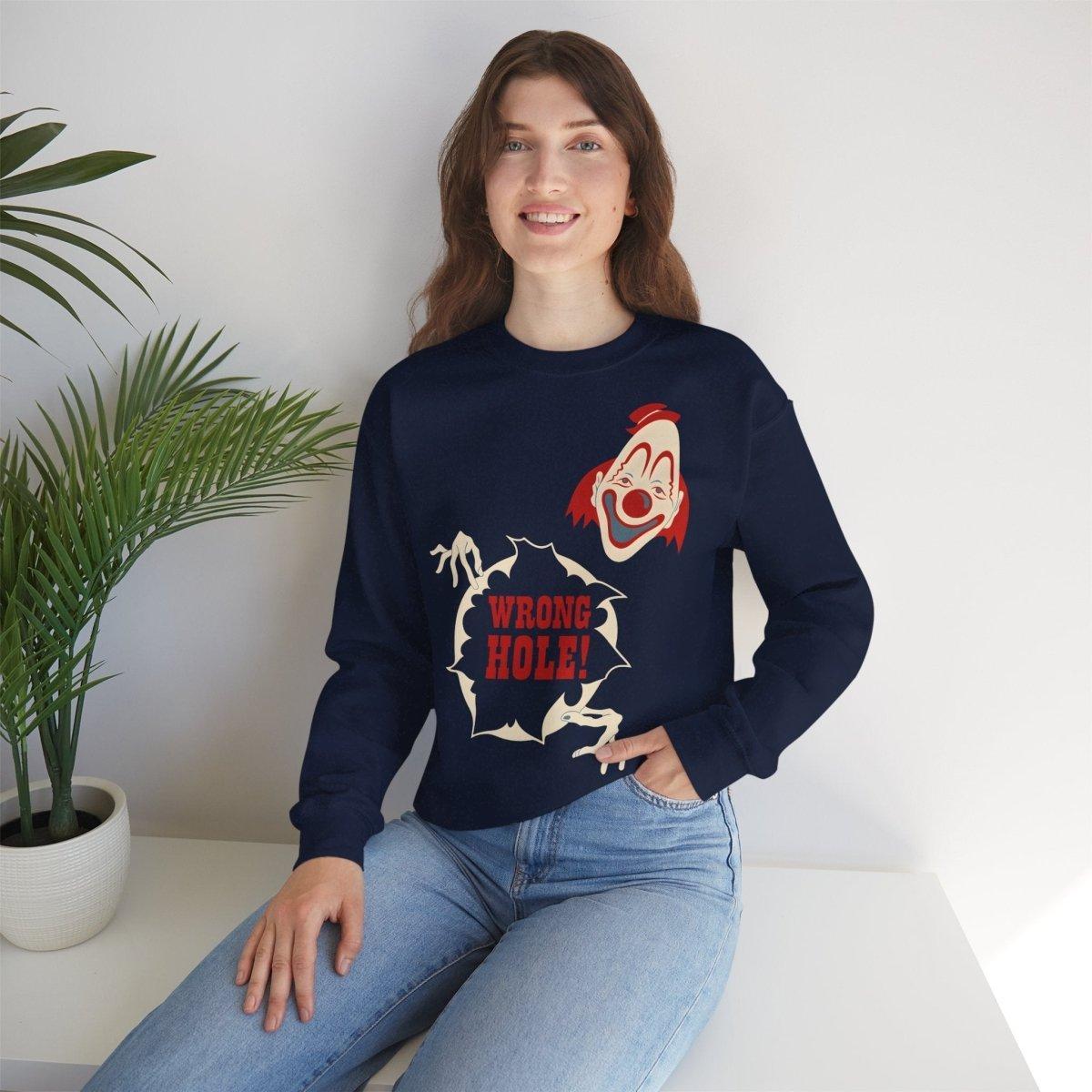 Sweatshirt – Wrong Hole! – Schwarzhumoriges Sweatshirt mit Clown-Design | True Insights Design mit Humor