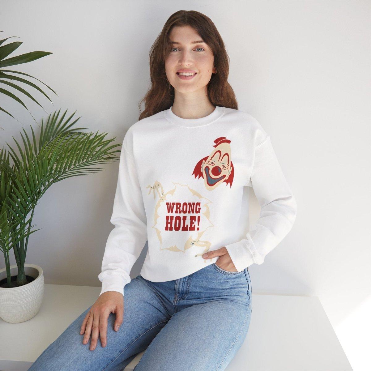 Sweatshirt – Wrong Hole! – Schwarzhumoriges Sweatshirt mit Clown-Design | True Insights Design mit Humor