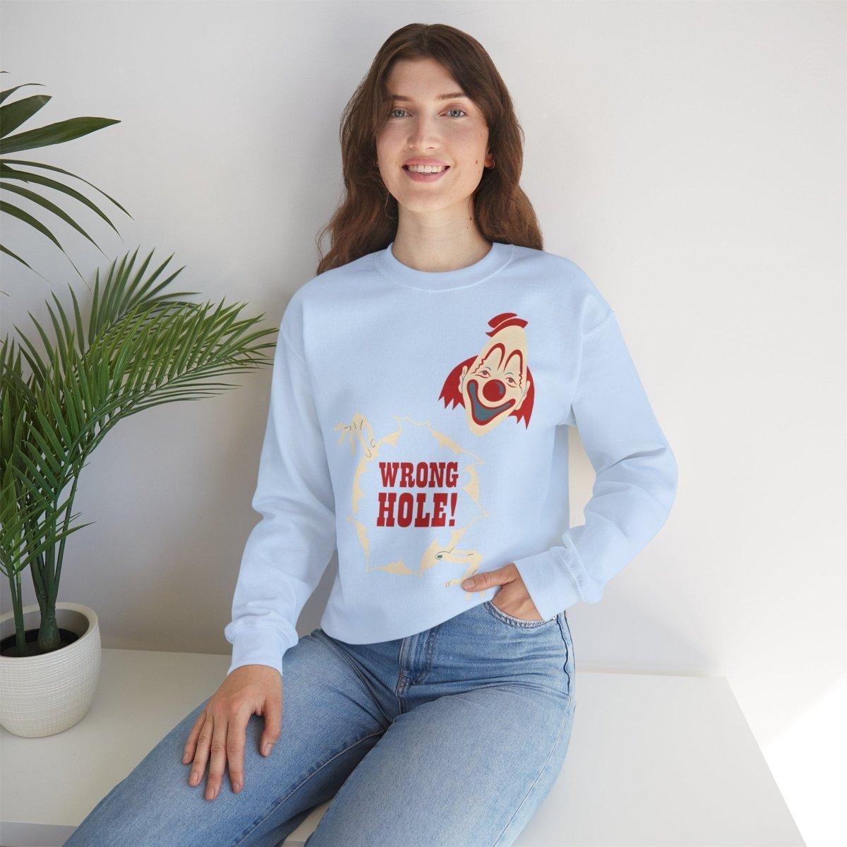 Sweatshirt – Wrong Hole! – Schwarzhumoriges Sweatshirt mit Clown-Design | True Insights Design mit Humor